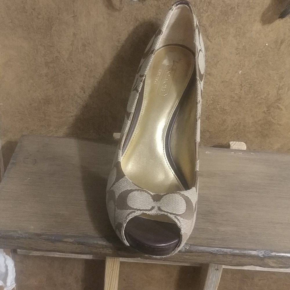 Heels - Picture 2 of 3
